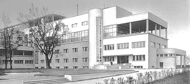 Веснины А.А., В.А., Л.А. Дворец культуры ЗИЛ в Москве. 1930-34.